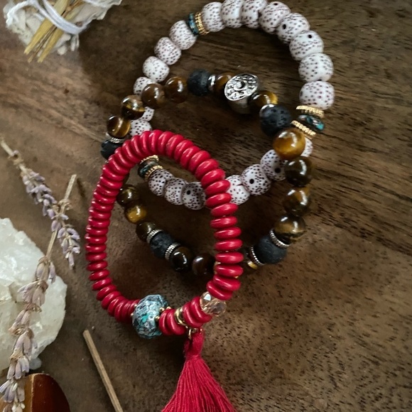 3 beaded stretch bracelets - Picture 2 of 4